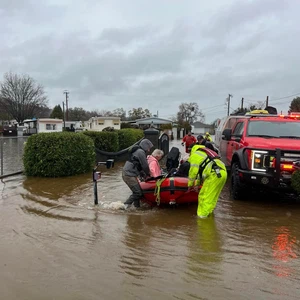 La Californie accueille le Nouvel An avec un tremblement de terre et des inondations qui ont submergé plusieurs parties de l'État américain