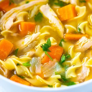 How to prepare chicken soup with vegetables