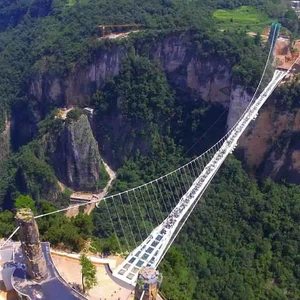 Le pont de verre le plus long et le plus haut du monde... en Chine