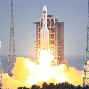 Will the fall of the expected Chinese missile this week pose a threat to the Earth?