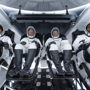 Ensemencement de nuages dans l'espace... des expériences qualitatives attendues avec des mains saoudiennes
