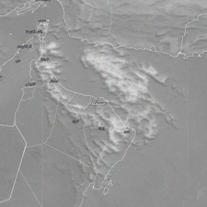 سلطنة عُمان | رصد سحب ممطرة تؤثر على عدة محافظات تترافق بالبرق والرعد على فترات