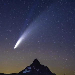 A rare and exclusive image of Comet `Lemon` passing through the skies of Jordan a short while ago.