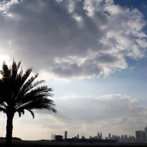 طقس غائم جزئياً يومي الأحد والاثنين.. وفرصة لزخات من الأمطار