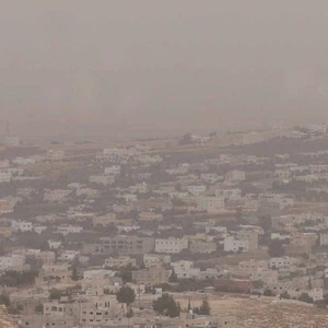 الإثنين: إستمرارية للأجواء المُغبرة مع درجات حرارة أكثر دفئاً من المُعتاد