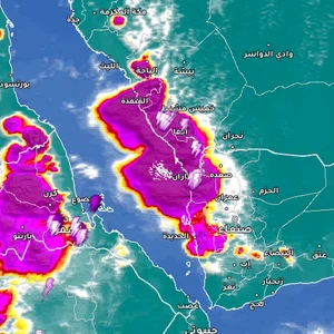 Arabie Saoudite - 16h40 | Des nuages d'orage géants continuent d'affecter Jizan, Asir, Al-Baha et d'autres au sud de la ville de Taif.