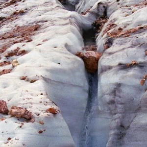 نهر فورني الجليدي مهدد بالذوبان نهاية القرن الحالي