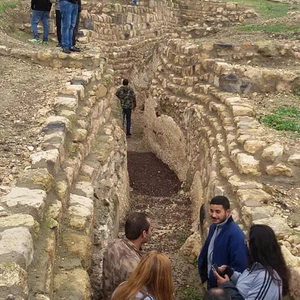 L&#39;ouverture du plus long tunnel d&#39;eau archéologique de la ville de Jadara - Umm Qais dans le nord de la Jordanie