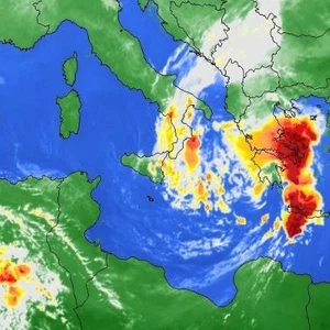 المنخفض الجوي كما يظهر من الاقمار الاصطناعية 