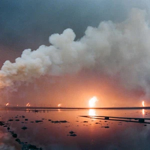 حينما أمطرت سماء الخليج ماءً أسود !.. كارثة الخليج 1991م 