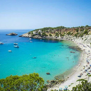 جزيرة إيبيزا.. مزيج بين الطبيعة الهادئة والحياة الصخبة