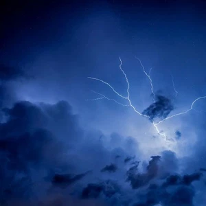 Saudi Arabia at 2:00 am | Thunderstorms affecting central Saudi Arabia, including Dawadmi Governorate, accompanied by rainfall of varying intensity