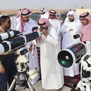 عاجل/السعودية || لجان الترائي تأخذ مواقعها في 10 مواقع استعداداً لبدء التحري 