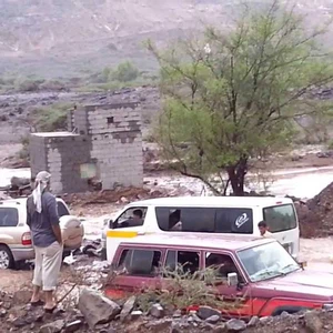 شوارع صنعاء تغرق في أمطار الصيف