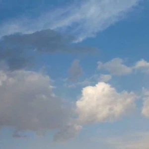 زخات محلية من المطر على فترات اعتباراً من بعد ظهر الأربعاء