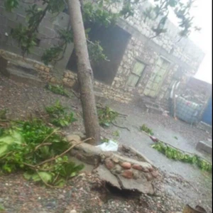 أنباء عن وفاتين وعشرات الإصابات في سقطرى اليمنية بسبب "ميغ"