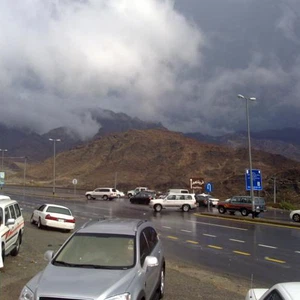 جنوب غرب المملكة يتأثر بسحب رعدية كثيفة جدا