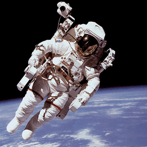 ماذا تعرف عن بدلة رائد الفضاء؟