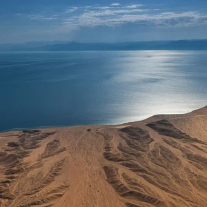 القطاعات التي سيتم التوظيف فيها في مشروع نيوم للسعوديين والوافدين معًا؟