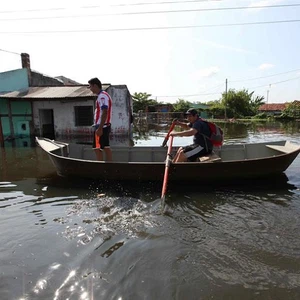 الفيضانات تُحول مدينة في البارغواي إلى جزيرة 
