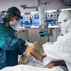 Suivi des différents symptômes du nouveau mutant `Omicron` apparaissant sur des patients en Afrique du Sud