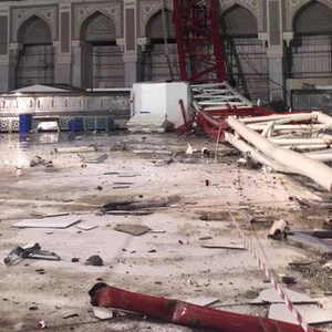 السعودية: فرض عقوبات على مجموعة بن لادن بعد سقوط رافعة الحرم