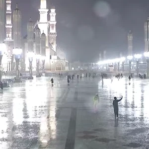 Live broadcast | Rain, lightning, and thunder in the sky of Medina now