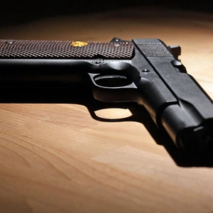 لماذا يحمل رواد الفضاء أسلحة خلال رحلاتهم؟