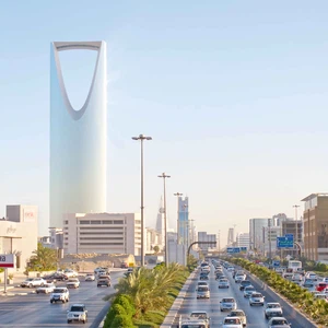 طقس السبت.. بقاء الأجواء حارة نسبياً نهاراً وعودة فرص الأمطار للمرتفعات الغربية