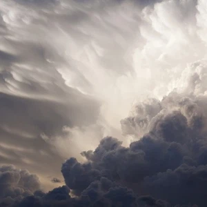 تبوك والجوف.. توقع زخات رعدية من الأمطار يوم الثلاثاء