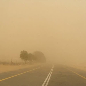 رياح نشطة مثيرة للغبار على المنطقة الشرقية وأجزاء من منطقة الرياض الثلاثاء