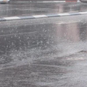 الثلاثاء والأربعاء: إنخفاض ملموس على درجات الحرارة وزخات رعدية غزيرة من المطر في العديد من المناطق