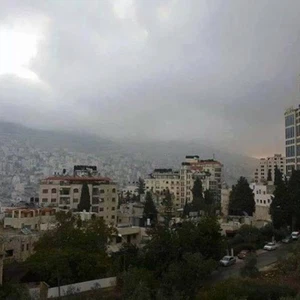 أجواء باردة نسبياً نهار يوم الأربعاء وزخات من المطر في أجزاء من شمال البلاد وأواسطها