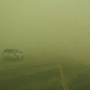 استمرار الرياح القوية و الغبار على السواحل الجنوبية للبحر الأحمر