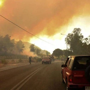 Les incendies en Turquie se sont propagés à des sites vitaux et l'évacuation d'une centrale thermique menacée par un incendie qui fait rage