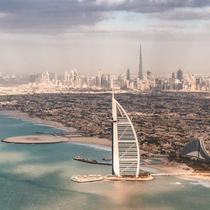 السفارة الأردنية ترجو من الأردنيين المقيمين في دولة الإمارات الحذر من التأثيرات المُتوقعة للإعصار شاهين
