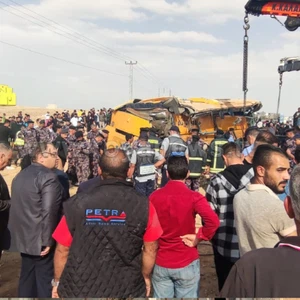 Jordanie - Localités | L'Université de Zarqa publie une déclaration sur l'accident de bus d'étudiants survenu aujourd'hui