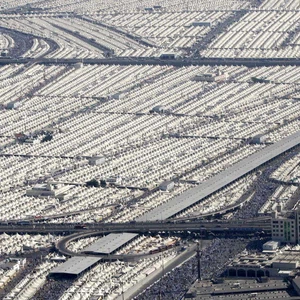 خيم الحُجاج على مدّ البصر