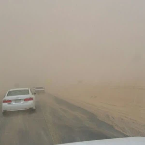 جدة.. انعدام مدى الرؤية الأفقية بسبب موجة من الغبار 