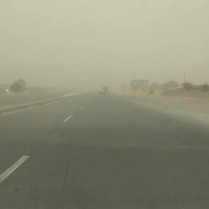 جدة.. انعدام مدى الرؤية الأفقية بسبب موجة من الغبار 