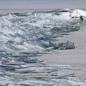 في أمريكا.. بحيرة من زجاج (فيديو)
