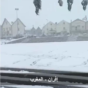 بالصور .. الرداء الأبيض يزور مبكرا مدن و مناطق واسعة في المغرب