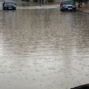 بالصور : الفيضانات والعواصف البردية العنيفة  تغرق شوارع بعض مناطق عمان .. 
