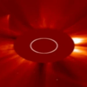 بالفيديو : جزء صغير من المذنب ايسون ينجو من الشمس الحارقة في مشهد فلكي أسطوري و لكنه فقد أغلب بريقه