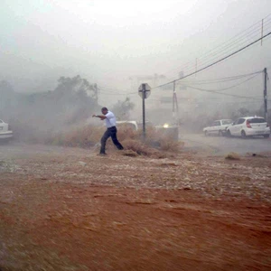 فلسطين: عاصفة شديدة تتسبب بوفاة مواطن وخسائر في الممتلكات 