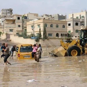 بالصور: طلبة المدارس من الأكثر تضررا خلال الحالة الجوية الأخيرة  