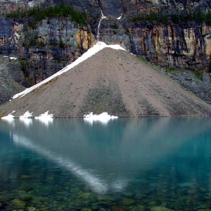 Regardez les secrets de l&#39;Alberta canadienne.. Lac Moraine