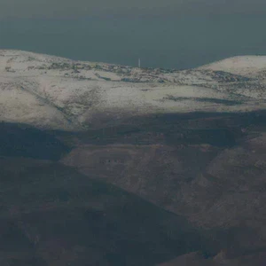 ثلوج مرتفعات رام الله كما ظهرت من بدر الجديدة غرب عمّان -صابر العبادي