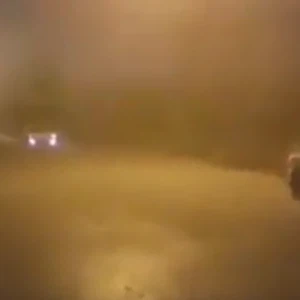 جازان.. أمطار غزيرة  تغلق الطرق وتغرق المنازل 