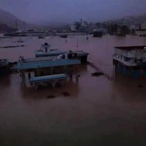 بالصور.. "شابالا" يغرق المكلا ويلحق خسائر مادية فادحة 